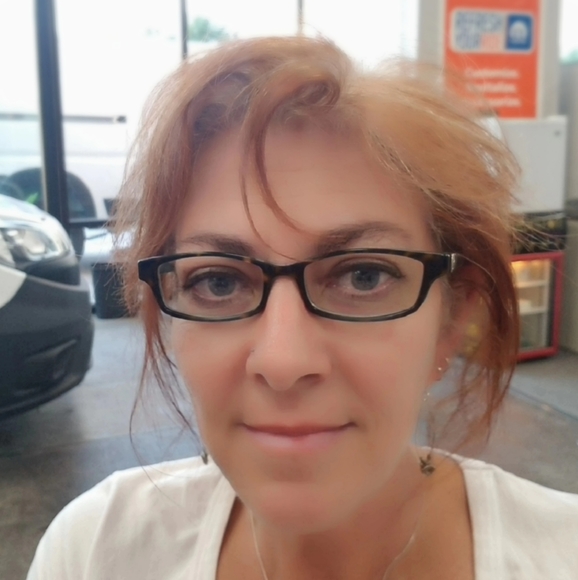 Meet your Posher, Rachel - Picture 2 of 2